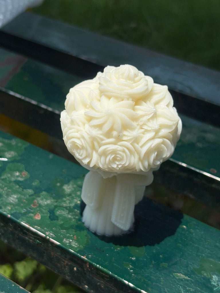 🌹 Candle Crush – Handcrafted Rose Bouquet Candle